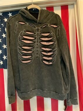 ROMWE Olive Green Crewneck Hoodie with Ribcage Cutout and Pink Lining